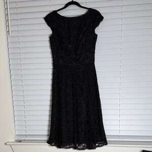 Jones Wear Elegant Black Lace Midi Dress